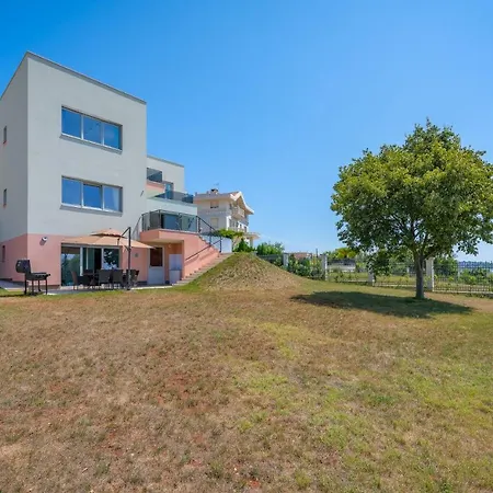 Cedar Villa